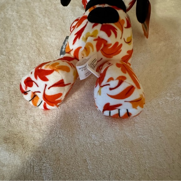 Snoopy dressed for Fall - Picture 2 of 8